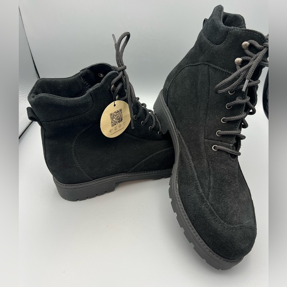 La Canadienne Lucky Suede Boot - Picture 3 of 4